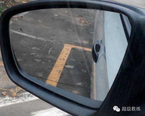 精准判断倒车车尾距离图片